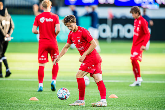 Felix Horn Myhre of Brann warms up