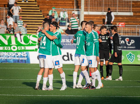 Brages spelare jublar
