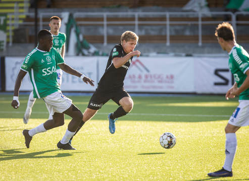 Västerås Samuel Sörman rycker ifrån Brages Adil Titi