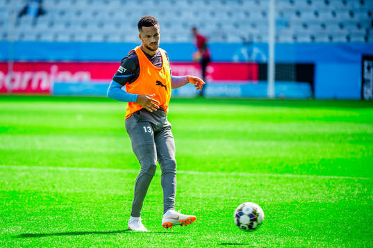 Malmö FFs Martin Olsson värmer upp