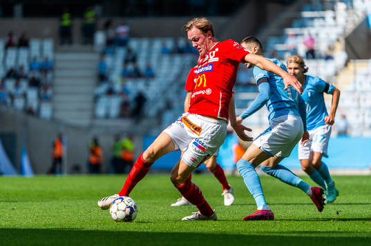 Degerfors Adam Carlén och Malmö FFs Veljko Birmancevic