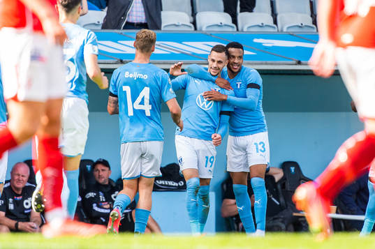 Malmö FFs Veljko Birmancevic jublar med Martin Olsson