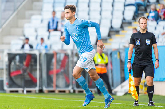 Malmö FFs Noah Eile byts in