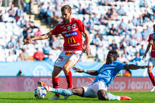 Degerfors Sebastian Olsson och Malmö FFs Malik Abubakari