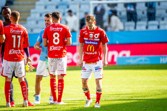 Degerfors Johan Bertilsson deppar med lagkamraterna