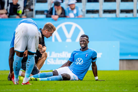 Malmö FFs Bonke Innocent grinar illa