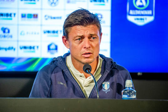 Malmö FFs huvudtränare Jon Dahl Tomasson på en