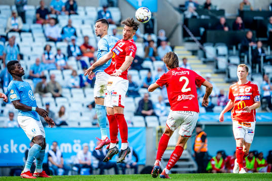 Malmö FFs Veljko Birmancevic mot Degerfors Daniel Janevski