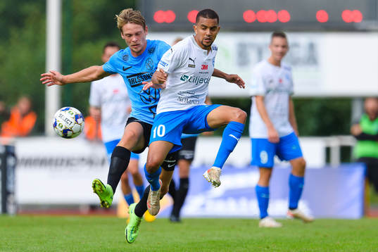 Landskronas Robin Hofsö och Värnamos Erick Brendon