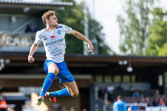 Värnamos Oscar Uddenäs jublar