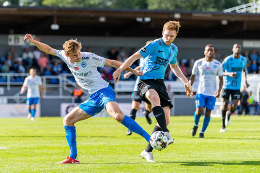 Värnamos Oscar Uddenäs och Landskronas Dennis Olofsson