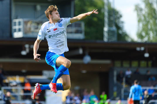 Värnamos Oscar Uddenäs  jublar