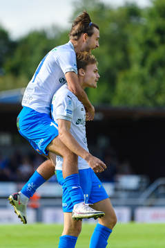 Värnamos Edvin Becirovic och Oscar Uddenäs  jublar
