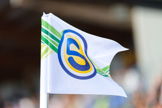 Hörnflagga med Superettan logo