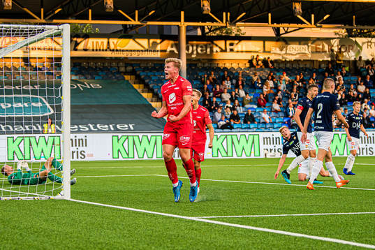 Aune Selland Heggebø of Brann celebrates