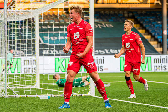 Aune Selland Heggebø of Brann celebrates