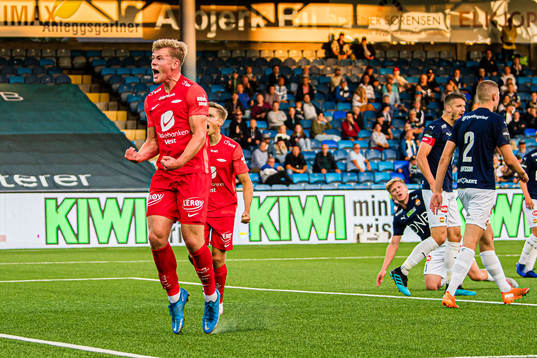 Aune Selland Heggebø of Brann celebrates
