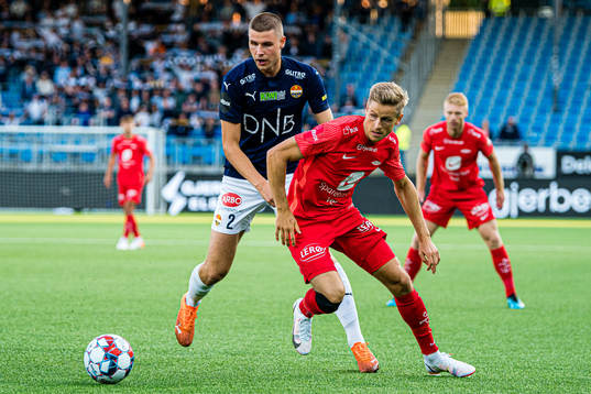 Ari Leifsson of Strømsgodset and Thomas Grøgaard of Brann