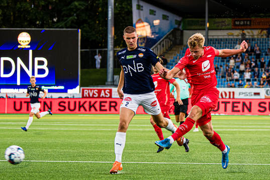 Ari Leifsson of Strømsgodset and Aune Selland Heggebø of