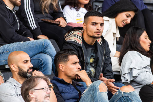 Örebros Ahmed Yasin på läktaren