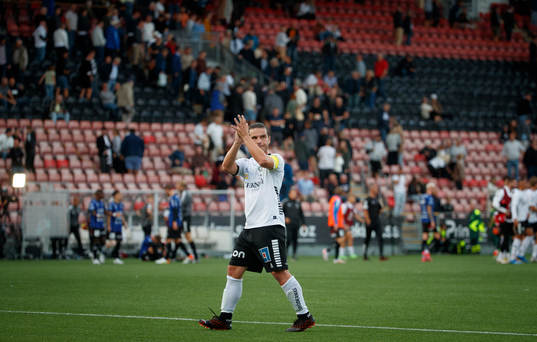 Örebros Nordin Gerzic tackar publiken