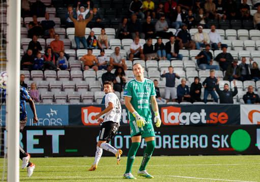 Örebros Deniz Hümmet gör 1-0 på Sirius målvakt David