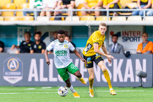 Hammarbys Akinkunmi Amoo och Elfsborgs Alexander Bernhadsson