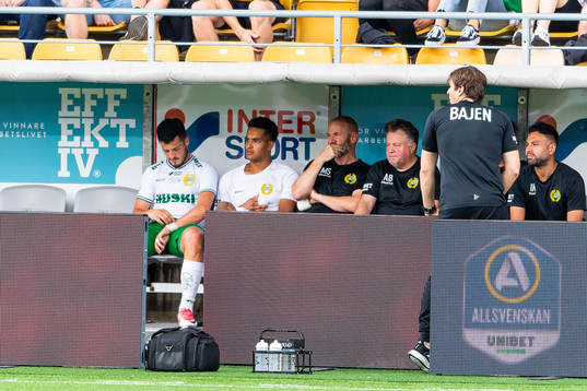 Hammarbys Hammarbys målvakt Oliver Dovin med lindat finger