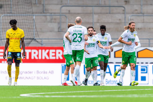 Hammarbys Abdul Khalili jublar med lagkamrater