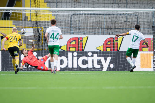 Hammarbys Abdul Khalili skjuter 2-2 på straff bakom