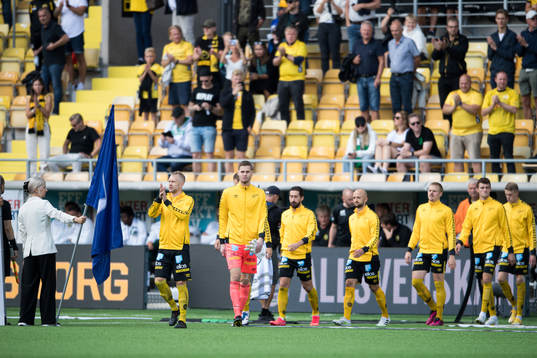Elfsborgs spelare kommer in på arenan
