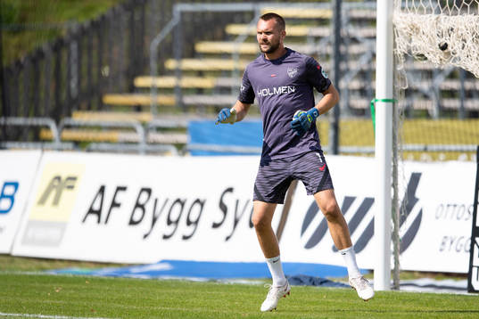 IFK Norrköpings målvakt Oscar Jansson före