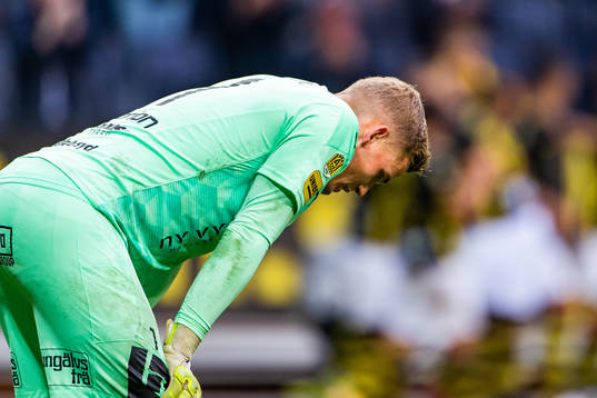 Häckens målvakt Johan Brattberg deppar