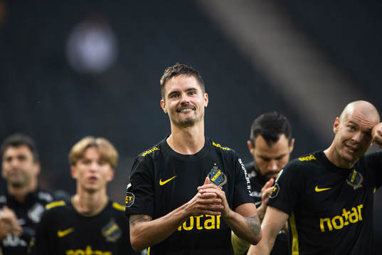 s Mikael Lustig jublar