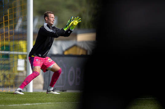 Falkenbergs målvakt Viktor Noring innanfotbollsmatchen i