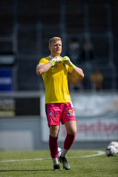 Falkenbergs målvakt Tim Erlandsson innan fotbollsmatchen i