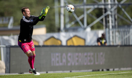 Falkenbergs målvakt Viktor Noring innanfotbollsmatchen i