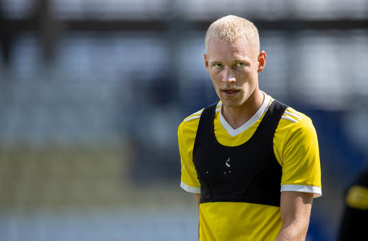 Falkenbergs Adam Bergmark Wiberg innan fotbollsmatchen i