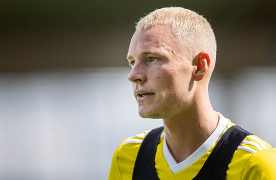 Falkenbergs Adam Bergmark Wiberg innan fotbollsmatchen i