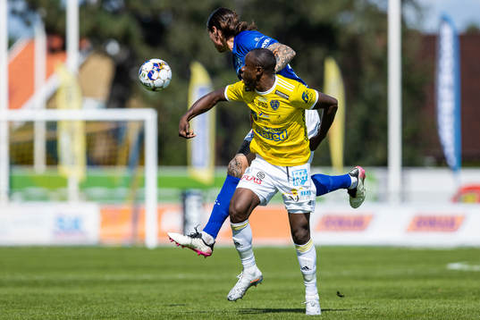 Falkenbergs Nsima Peter och Trelleborgs Isak Jönsson