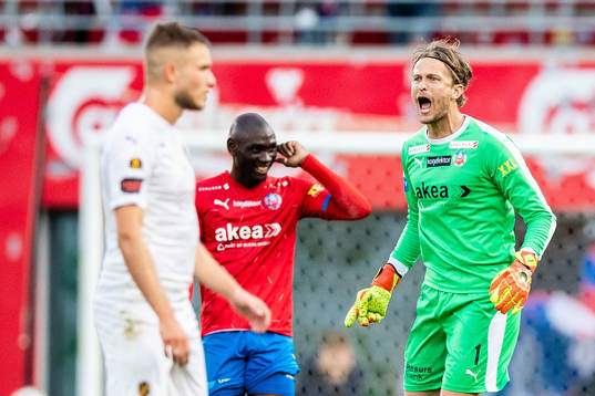 Helsingborgs målvakt Anders Lindegaard reagearar