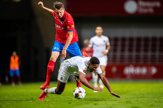 Helsingborgs Viktor Lundberg och Vasalunds Isak Hien