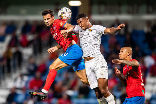 Helsingborgs Assad Al Hamlawi och Vasalunds Isak Hien