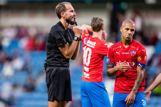 Domare Andreas Dufva-Johansson och Helsingborgs Anthony van