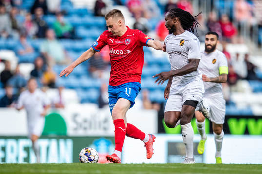 Helsingborgs Rasmus Karjalainen och Vasalunds Kebba Ceesay