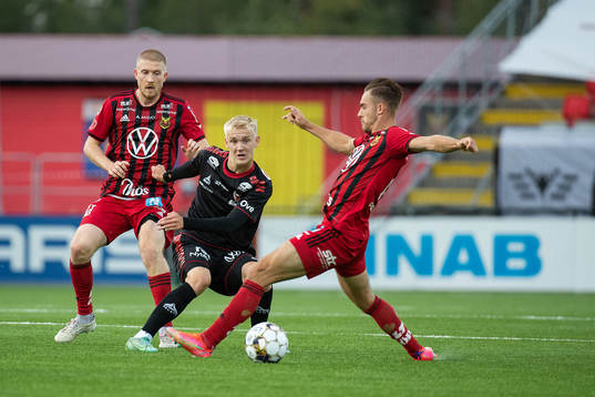 Kalmars Carl Gustafsson och Östersunds Felix Hörberg