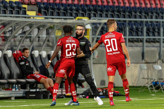 Östersunds Samuel Mensiro reagerar
