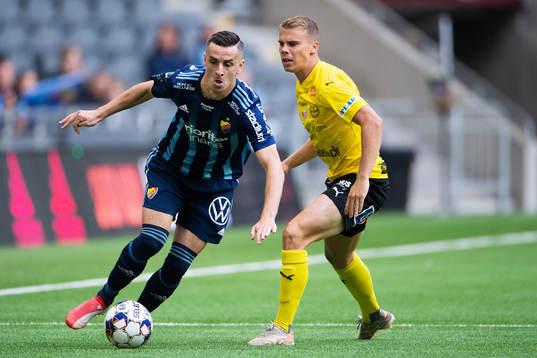 Djurgårdens Haris Radetinac och Mjällbys Elias Andersson