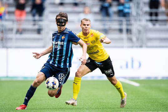 Djurgårdens Hjalmar Ekdal och Mjällbys Elias Andersson
