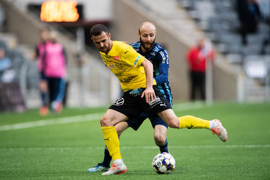 Mjällbys Kadir Hodzic och Djurgårdens Curtis Edwards